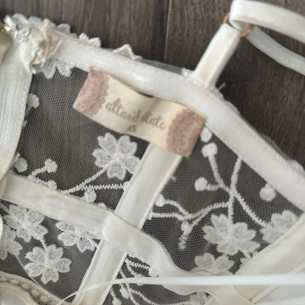 Altar’s State White Floral Lace Dress - Picture 5 of 7